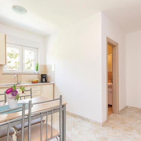 Awesome Apartment In Krvavica With Kitchen Exteriér fotografie