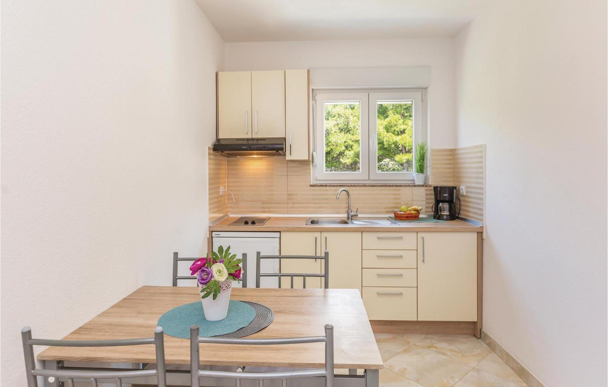Awesome Apartment In Krvavica With Kitchen Exteriér fotografie