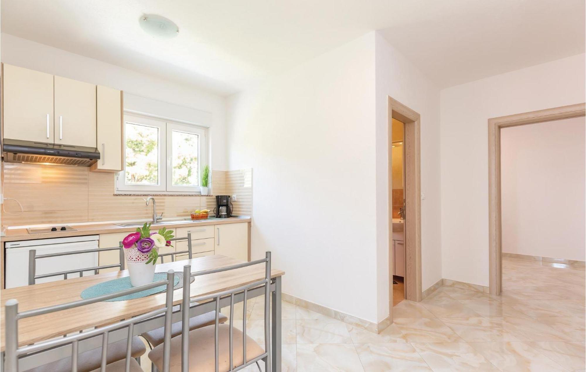 Awesome Apartment In Krvavica With Kitchen Exteriér fotografie
