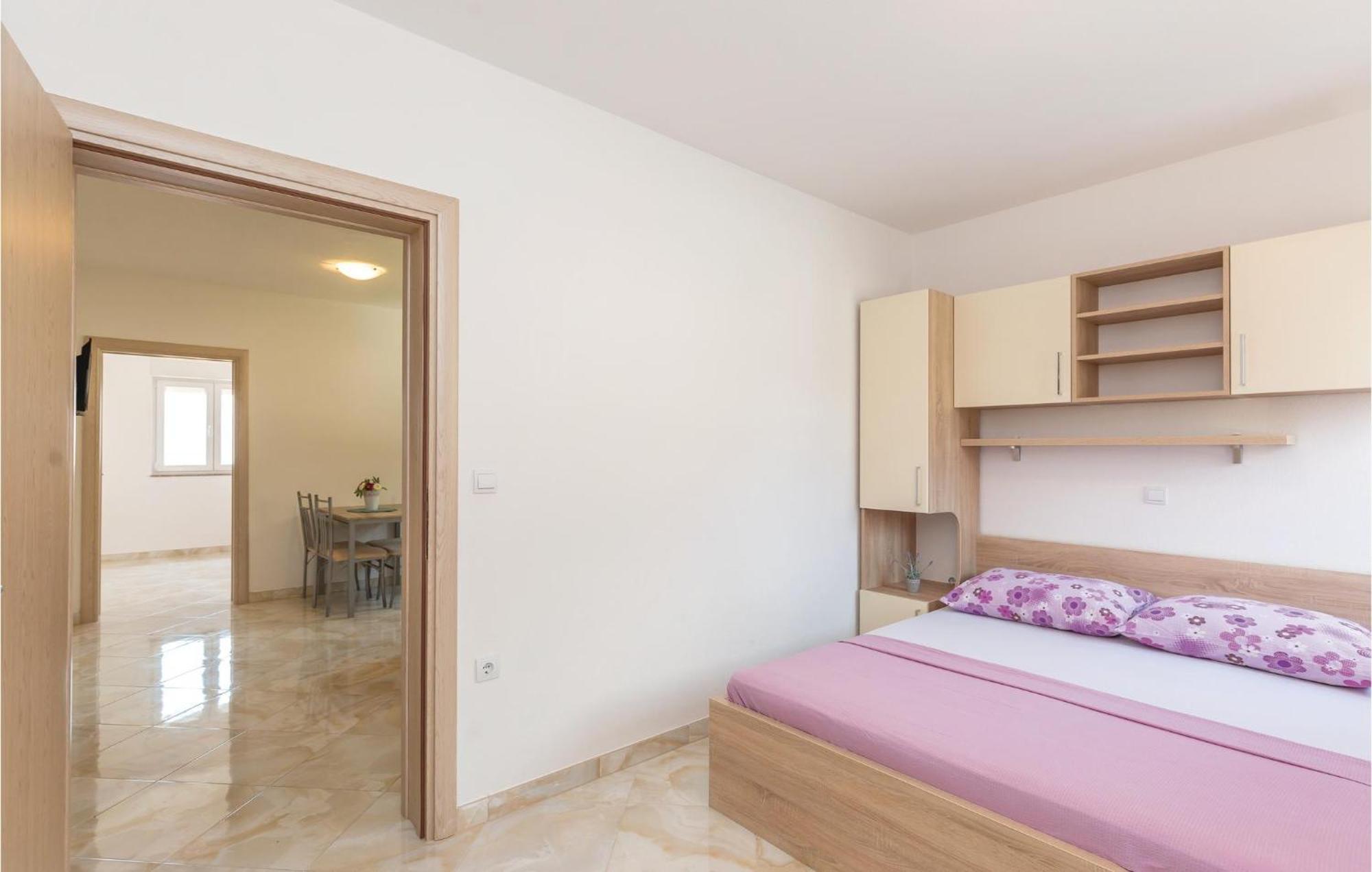 Awesome Apartment In Krvavica With Kitchen Exteriér fotografie